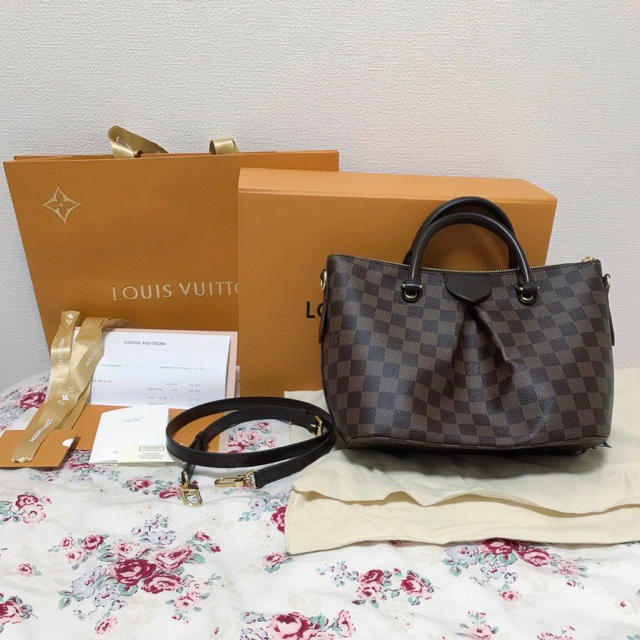 Louis Vuitton Handbag 391023