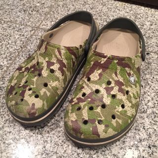 クロックス(crocs)のクロックス M8W10 カモフラ柄(サンダル)