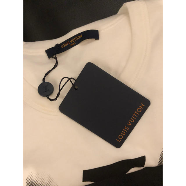 LOUIS VUITTON(ルイヴィトン)の新品タグ付き ルイヴィトン ハンドTシャツ ピース&ラブ ホワイト メンズのトップス(Tシャツ/カットソー(半袖/袖なし))の商品写真