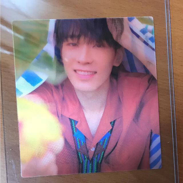 ウォヌ レンチキュラーカード エンタメ/ホビーのCD(K-POP/アジア)の商品写真