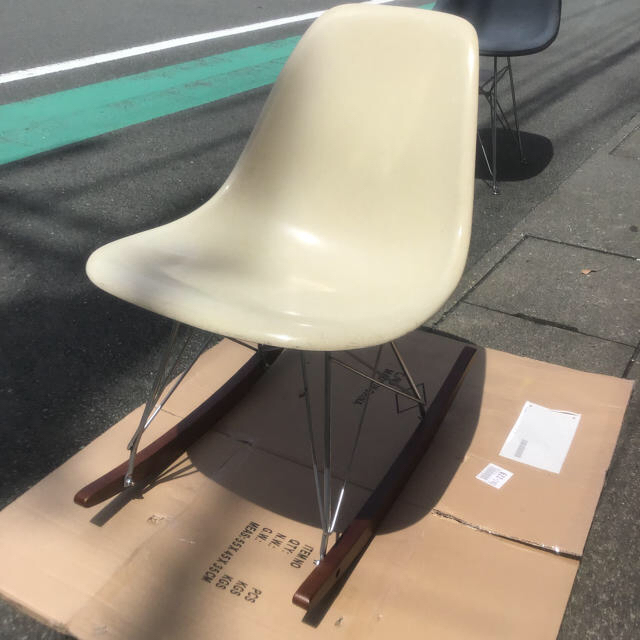 Herman Miller(ハーマンミラー)のココタ様専用イームズ シェルチェアー ロッカーベース インテリア/住まい/日用品の椅子/チェア(ロッキングチェア)の商品写真