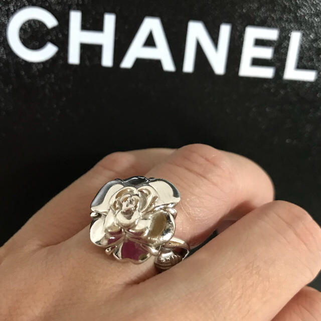 CHANEL(シャネル)のCHANEL💕k18 WGカメリアリング レディースのアクセサリー(リング(指輪))の商品写真