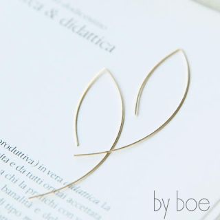 バイボー(by boe)のby boe ロングカーブピアス(ピアス)