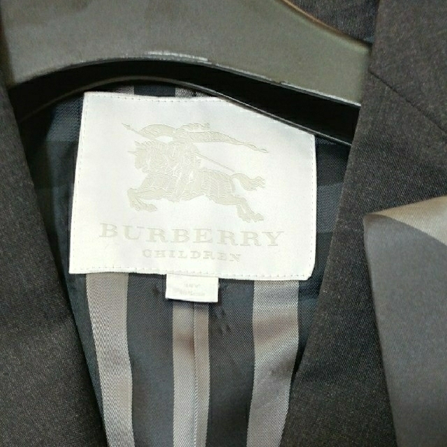 BURBERRY(バーバリー)のバーバリー 男の子用 卒業式 スーツ 5点セット 美品です。 キッズ/ベビー/マタニティのキッズ服男の子用(90cm~)(ドレス/フォーマル)の商品写真