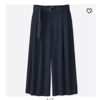 ユニクロ(UNIQLO)のUNIQLO クロップドワイドパンツ ネイビーXS(クロップドパンツ)