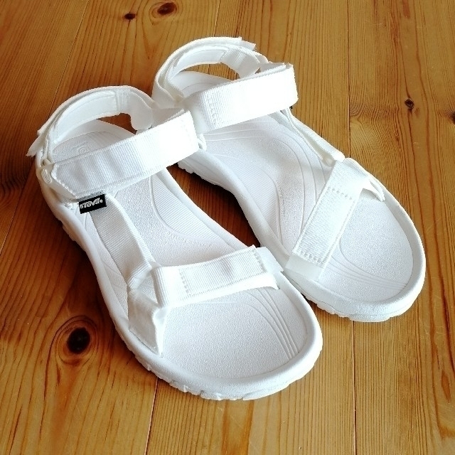 Teva(テバ)のTeva ハリケーン　XLT ホワイト メンズの靴/シューズ(サンダル)の商品写真