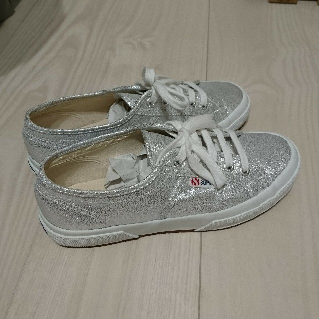 SUPERGA(スペルガ)のおぶこ様ご購入 SUPERGAスニーカー シルバー37 レディースの靴/シューズ(スニーカー)の商品写真