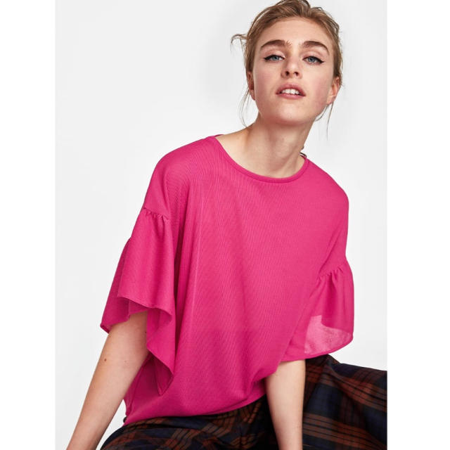 ZARA(ザラ)の新品☆ZARA ザラ フリルスリーブTシャツ レディースのトップス(Tシャツ(半袖/袖なし))の商品写真