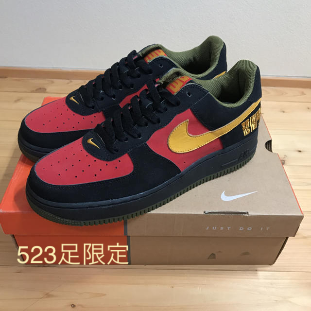 NIKE(ナイキ)のNIKE AIR FORCE 1 LEBRON 限定523足 28cm メンズの靴/シューズ(スニーカー)の商品写真