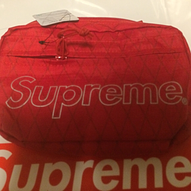 赤 Supreme shoulder bag red 2