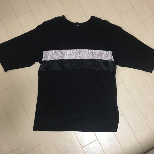 EMODA(エモダ)のEMODA パイソンＴシャツ レディースのトップス(Tシャツ(半袖/袖なし))の商品写真
