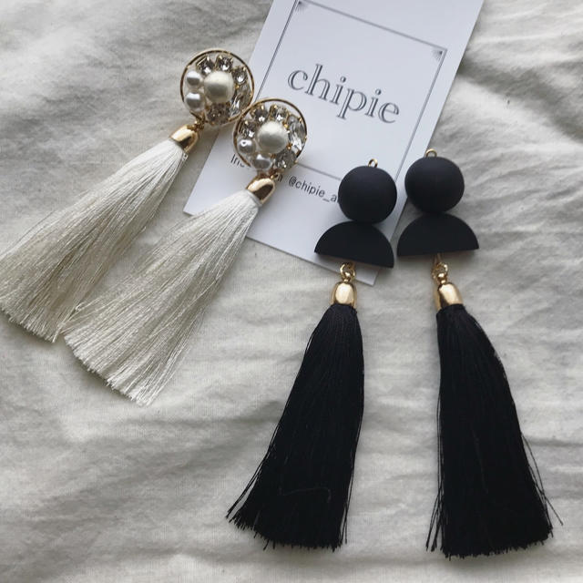 004 mat black tassel pierce ハンドメイドのアクセサリー(ピアス)の商品写真