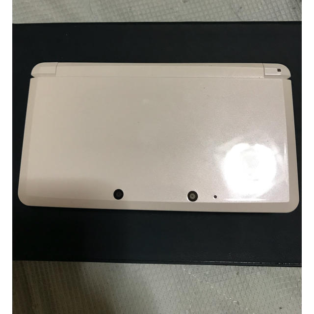 ニンテンドー3DS(ニンテンドー3DS)の任天堂3DSと充電器 エンタメ/ホビーのゲームソフト/ゲーム機本体(携帯用ゲーム機本体)の商品写真