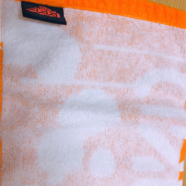AAA(トリプルエー)のAAA/マフラータオル【西島隆弘】オレンジ色 エンタメ/ホビーのタレントグッズ(ミュージシャン)の商品写真