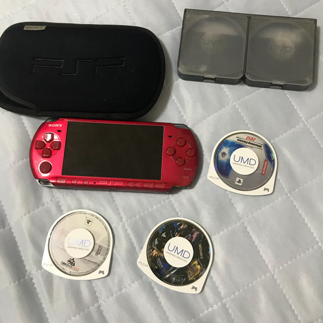 PlayStation Portable(プレイステーションポータブル)のpsp本体とカセット エンタメ/ホビーのゲームソフト/ゲーム機本体(携帯用ゲーム機本体)の商品写真