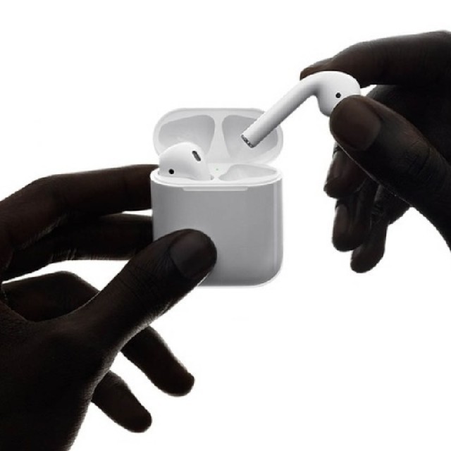 Apple(アップル)のまどかさま専用 Air Pods 充電器のみ スマホ/家電/カメラのオーディオ機器(ヘッドフォン/イヤフォン)の商品写真