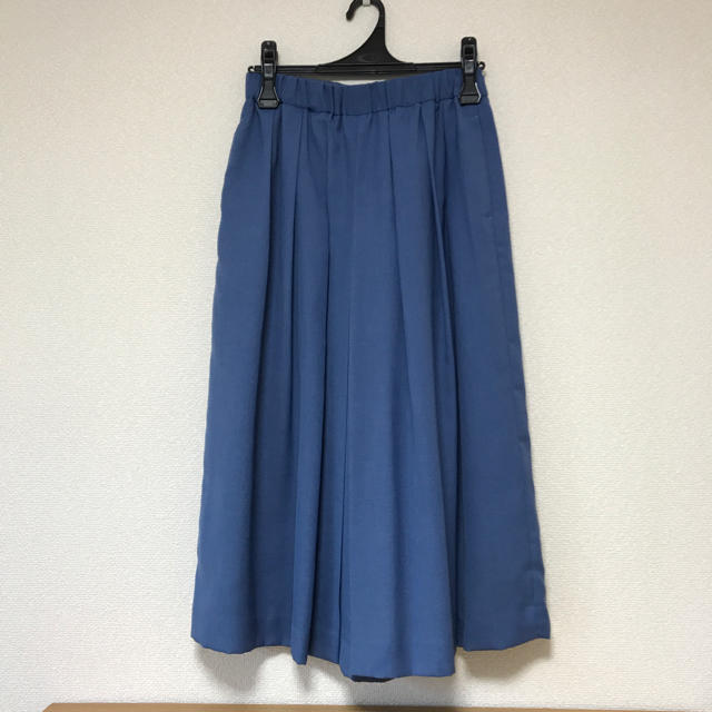 Spick & Span(スピックアンドスパン)のみんと様 Spick&Span タックフレアスカウチョ ブルー レディースのスカート(ひざ丈スカート)の商品写真