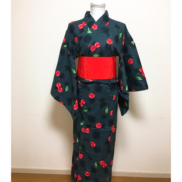 浴衣 さくらんぼ柄?の通販 by selected by MEEE 白地にさくらんぼの実と葉っぱ模様の浴衣