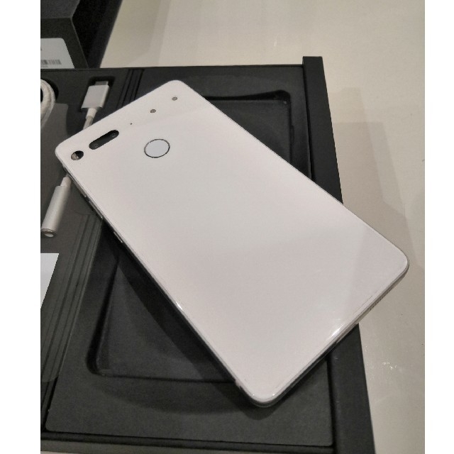 essential phone PH-1 ホワイト スマホ/家電/カメラのスマートフォン/携帯電話(スマートフォン本体)の商品写真