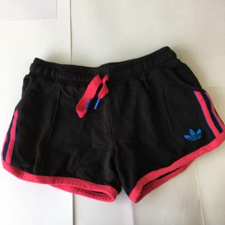 アディダス(adidas)の87新品レディースアディダスショートパンツMサイズ送料込800円(ショートパンツ)