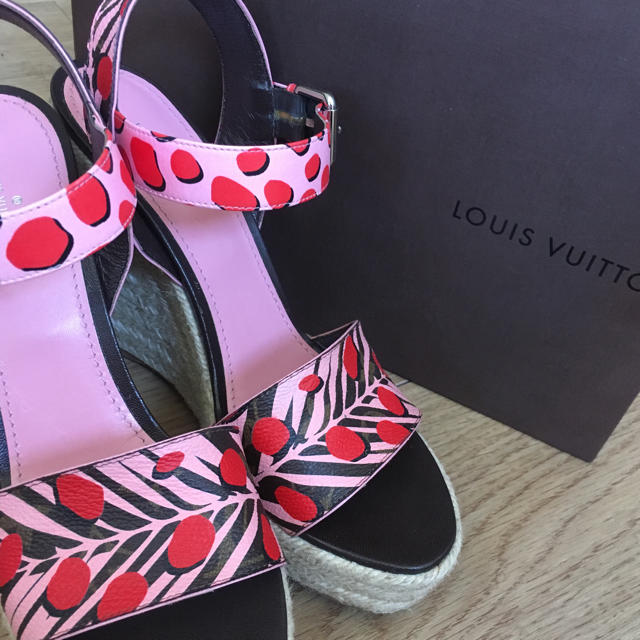 LOUIS VUITTON(ルイヴィトン)のVUITTONサンダル☆美品☆お値下 レディースの靴/シューズ(サンダル)の商品写真