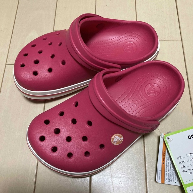 crocs(クロックス)の新品 20㎝ クロックス クロックバンド ラズベリー キッズ/ベビー/マタニティのキッズ靴/シューズ(15cm~)(サンダル)の商品写真