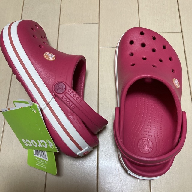 crocs(クロックス)の新品 20㎝ クロックス クロックバンド ラズベリー キッズ/ベビー/マタニティのキッズ靴/シューズ(15cm~)(サンダル)の商品写真