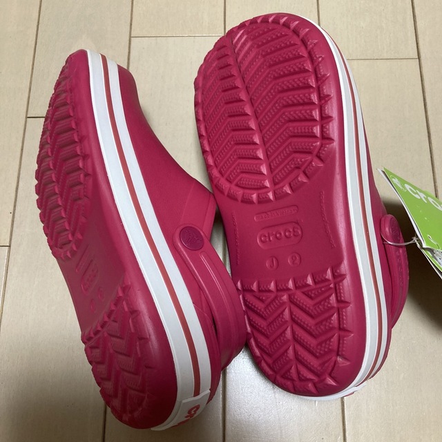 crocs(クロックス)の新品 20㎝ クロックス クロックバンド ラズベリー キッズ/ベビー/マタニティのキッズ靴/シューズ(15cm~)(サンダル)の商品写真