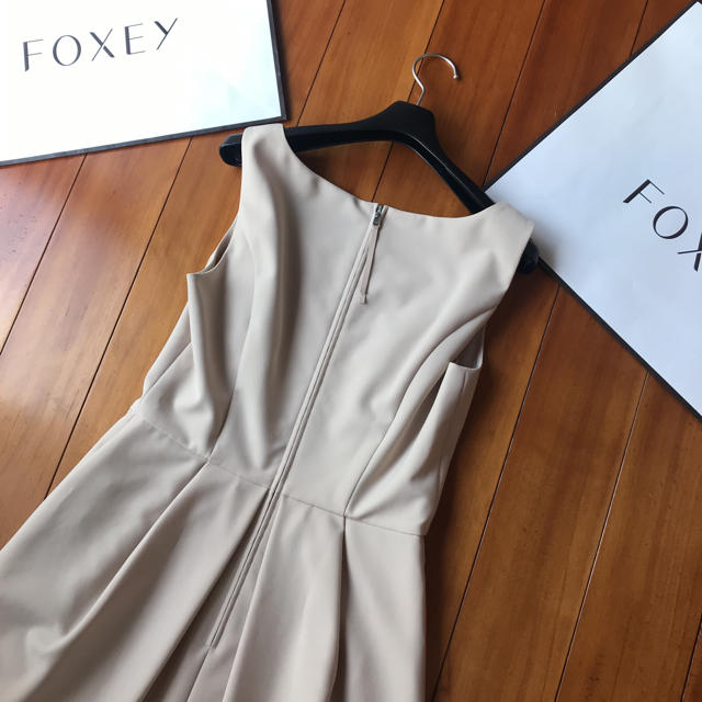 FOXEY(フォクシー)の♡極美品♡フォクシー レディシェイプ レディースのワンピース(ひざ丈ワンピース)の商品写真