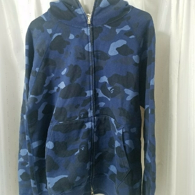 A BATHING APE(アベイシングエイプ)のAPE  青迷彩パーカー　中古 メンズのトップス(パーカー)の商品写真