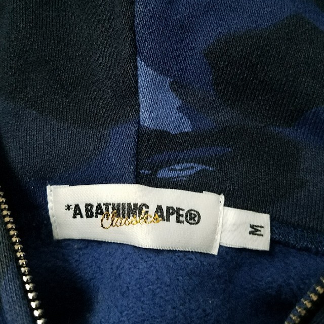 A BATHING APE(アベイシングエイプ)のAPE  青迷彩パーカー　中古 メンズのトップス(パーカー)の商品写真