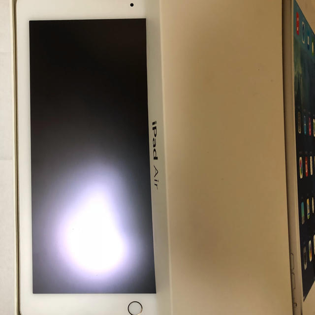 iPad(アイパッド)のiPad Air2 64GB フィルム 純正スマートケース付き 新品同等品 スマホ/家電/カメラのPC/タブレット(タブレット)の商品写真