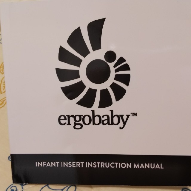 Ergobaby(エルゴベビー)のエルゴ インファートインサート キッズ/ベビー/マタニティの外出/移動用品(抱っこひも/おんぶひも)の商品写真