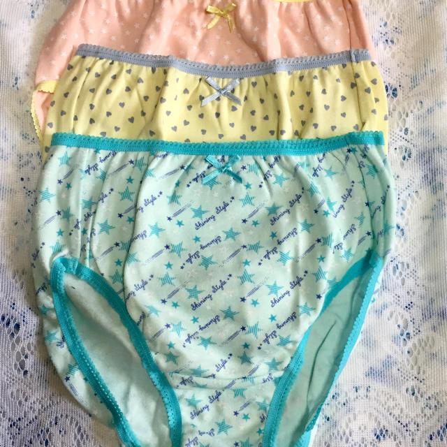 お値下げ❗️✨未使用・タグ無し✨女児ショーツ3枚セット❣️ キッズ/ベビー/マタニティのキッズ服女の子用(90cm~)(下着)の商品写真