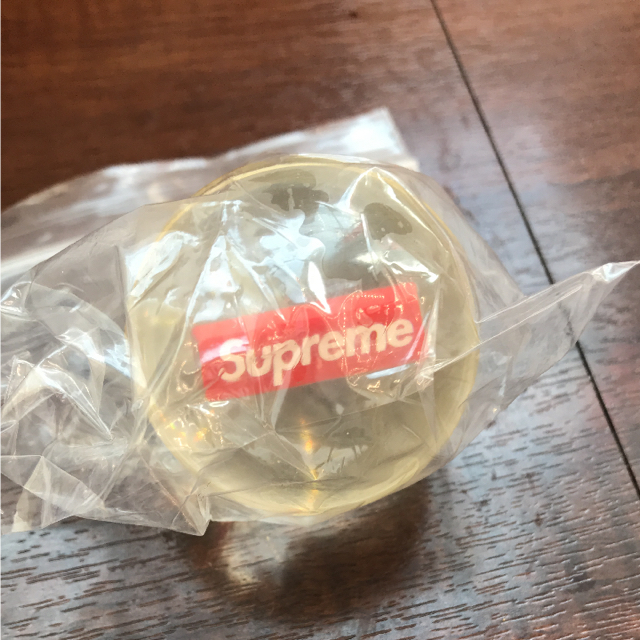 Supreme(シュプリーム)の【ノベルティ付き！最安値】supreme cap newera ニューエラ メンズの帽子(キャップ)の商品写真