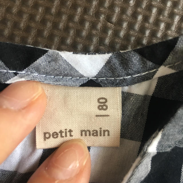 petit main(プティマイン)の【petit main】ギンガムチェック 後ろリボン トップス 80 キッズ/ベビー/マタニティのベビー服(~85cm)(シャツ/カットソー)の商品写真