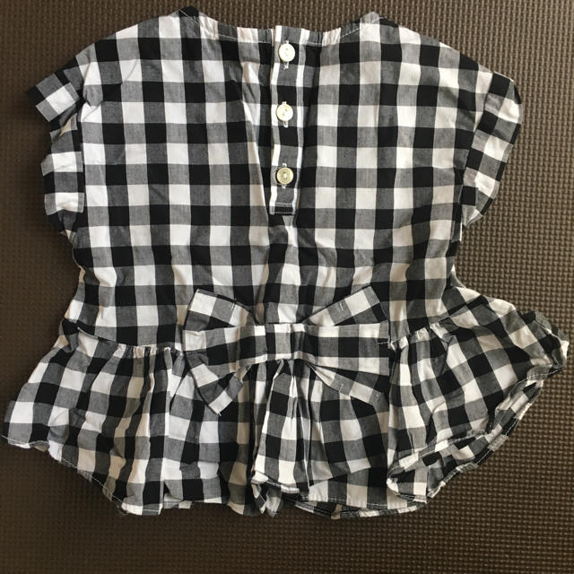 petit main(プティマイン)の【petit main】ギンガムチェック 後ろリボン トップス 80 キッズ/ベビー/マタニティのベビー服(~85cm)(シャツ/カットソー)の商品写真