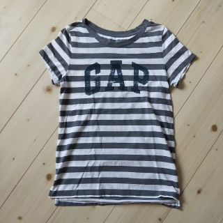 ギャップ(GAP)のGAP ギャップ 白にグレーのボーダー柄ロゴ入りTシャツ XSサイズ(Tシャツ(半袖/袖なし))