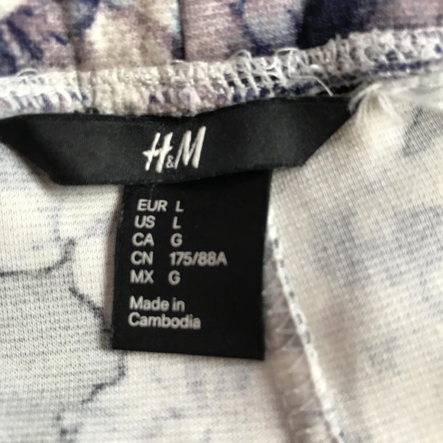 H&H(エイチアンドエイチ)のH&M フラワープリント レギンスパンツ  レディースのレッグウェア(レギンス/スパッツ)の商品写真