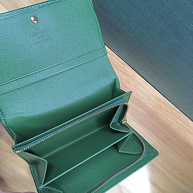 LOUIS VUITTON 2つ折り財布 エピ グリーン LOUIS VUITTON 2つ折り財布 エピ グリーン