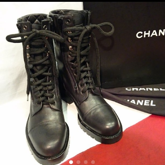 CHANEL(シャネル)の【未使用】CHANEL 編み上げミドルブーツ レザー ブラック レディースの靴/シューズ(ブーツ)の商品写真