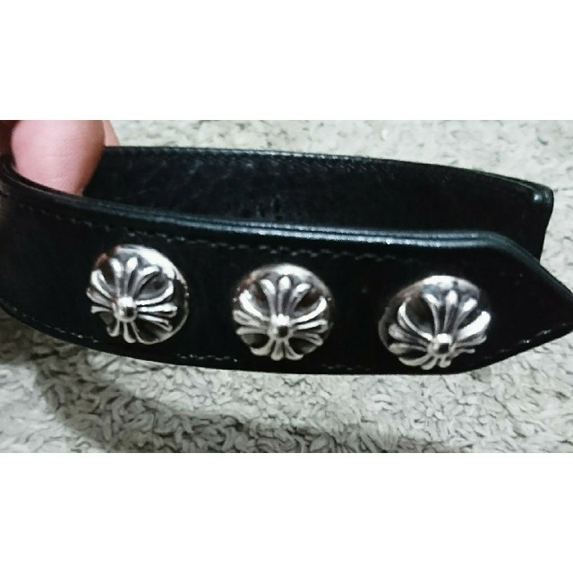 Chrome Hearts(クロムハーツ)のChrome Hearts 3ボタンレザーブレスレット メンズのアクセサリー(ブレスレット)の商品写真