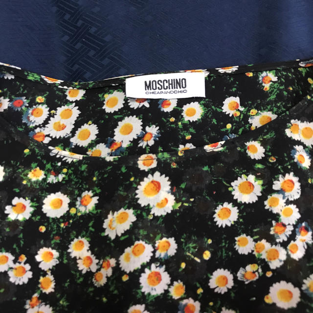 MOSCHINO(モスキーノ)のモスキーノ デイジー柄トップス レディースのトップス(カットソー(長袖/七分))の商品写真