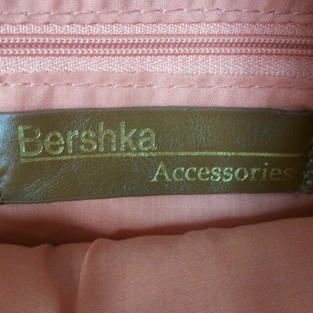 Bershka(ベルシュカ)のクラッチバッグ レディースのバッグ(クラッチバッグ)の商品写真