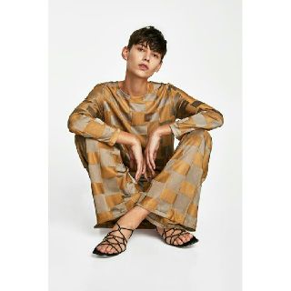 ザラ(ZARA)のzara テクスチャー入りチェック柄生地パンツ(カジュアルパンツ)