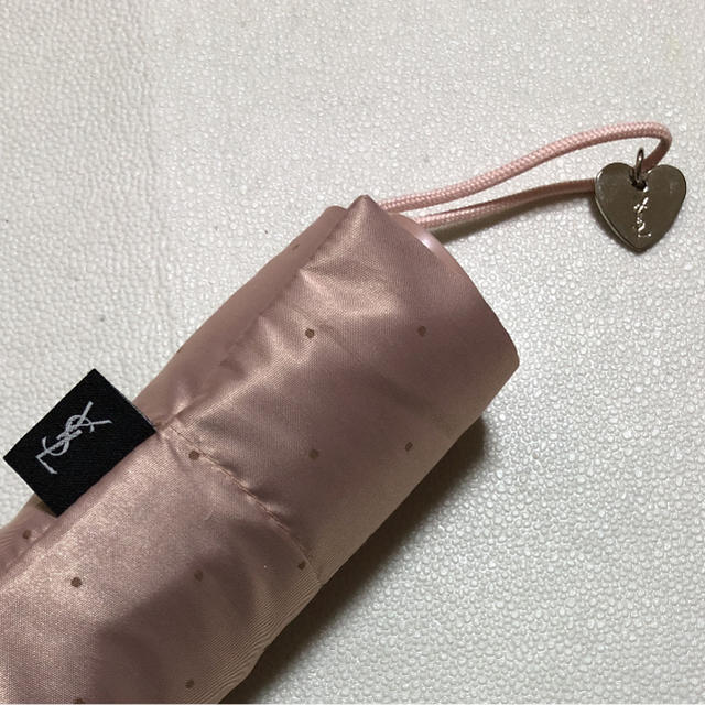 Yves Saint Laurent Beaute(イヴサンローランボーテ)のYves Saint Laurent 傘 未使用品 最終価格 レディースのファッション小物(傘)の商品写真