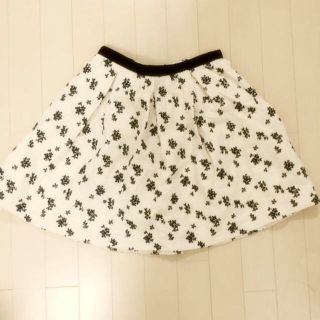 ジルスチュアート(JILLSTUART)の花柄スカート 新品未使用(ミニスカート)