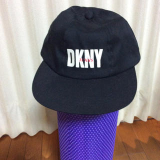 ダナキャランニューヨーク(DKNY)の[新品同等] レアなDKNY  ダナキャラン  黒キャップ/帽子(キャップ)