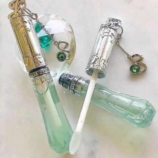 ジルスチュアート(JILLSTUART)の限定品★バースジェムグロス 8月 ペリドット スワロフスキー❤︎ジルスチュアート(リップグロス)