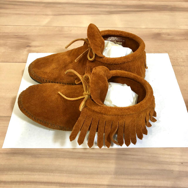 Minnetonka(ミネトンカ)のミネトンカ ブラウン レディースの靴/シューズ(ブーツ)の商品写真